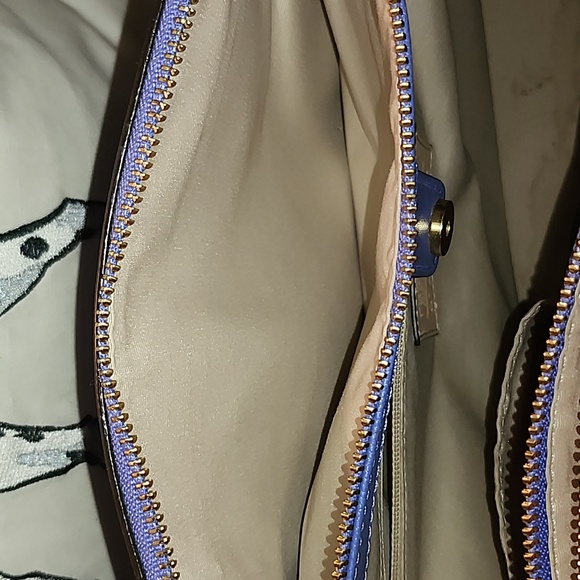 Coach women's beautiful purse 10inches long and 16 inches wide - Picture 11 of 11